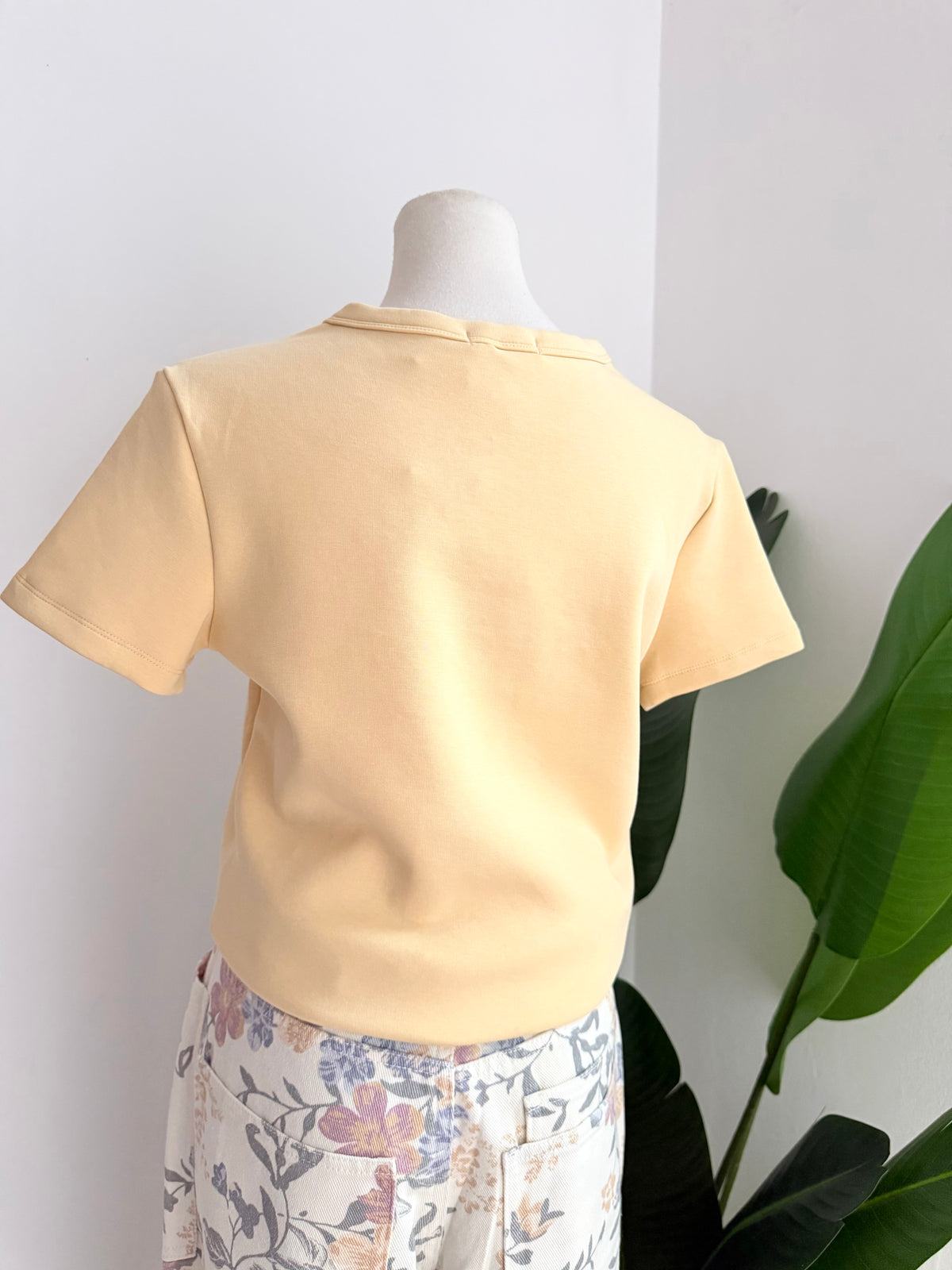 Blusa básica mantequilla
