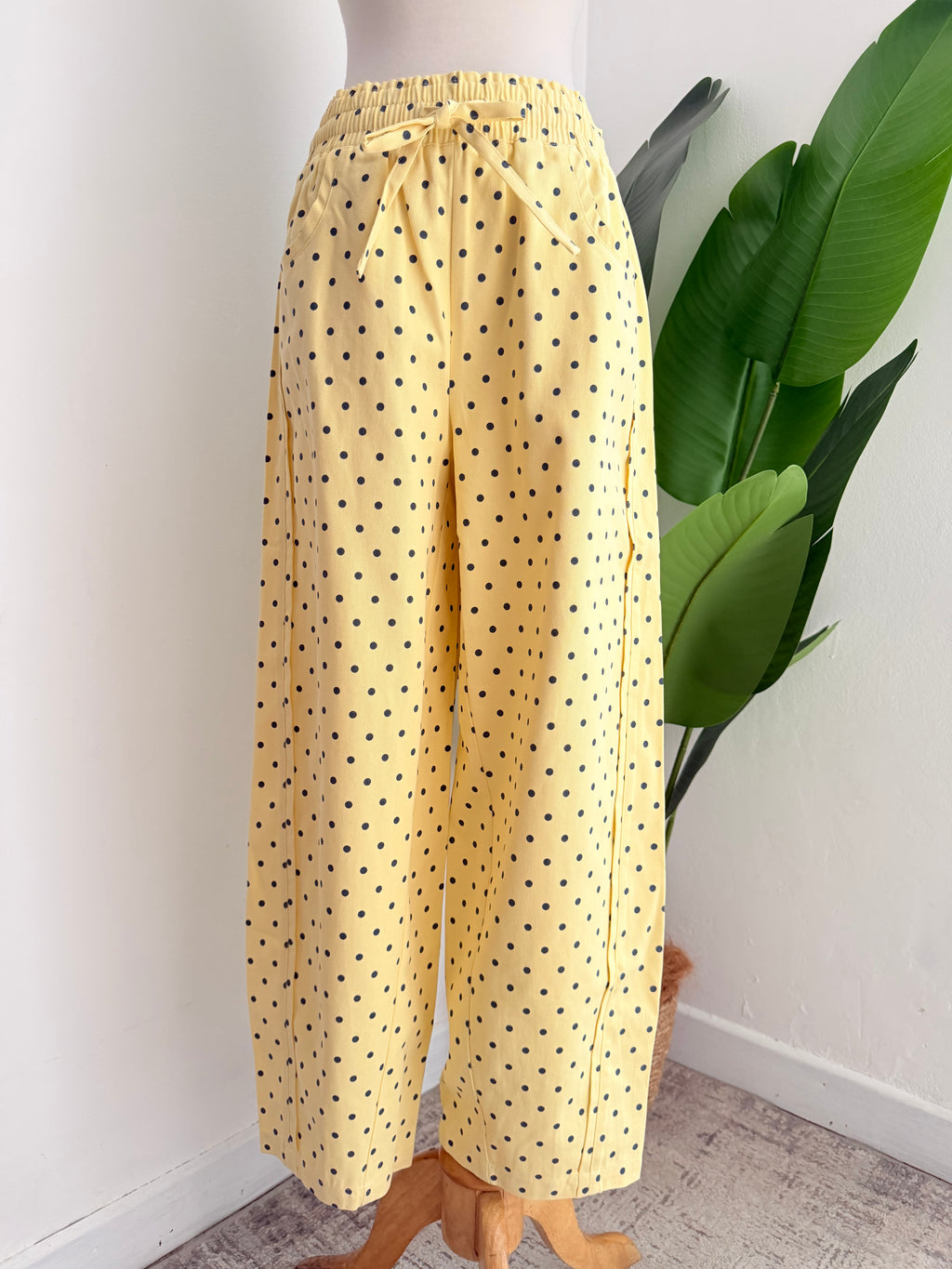 Pantalón Barrel polka amarillo