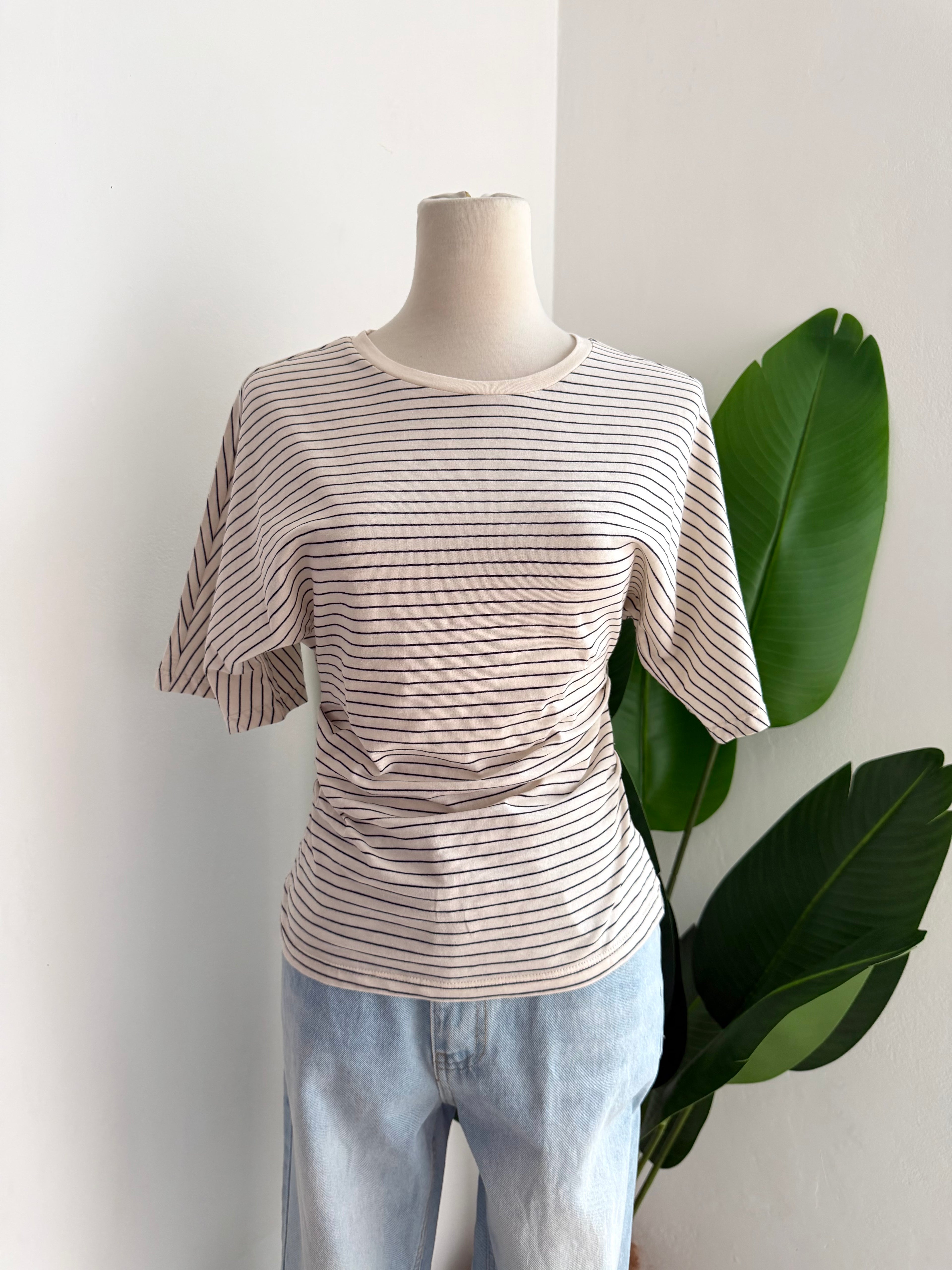 Blusa rayitas crema