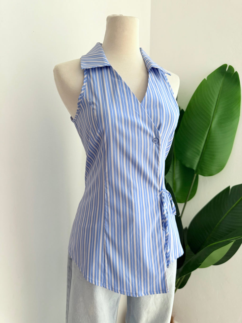 Blusa asimétrica celeste