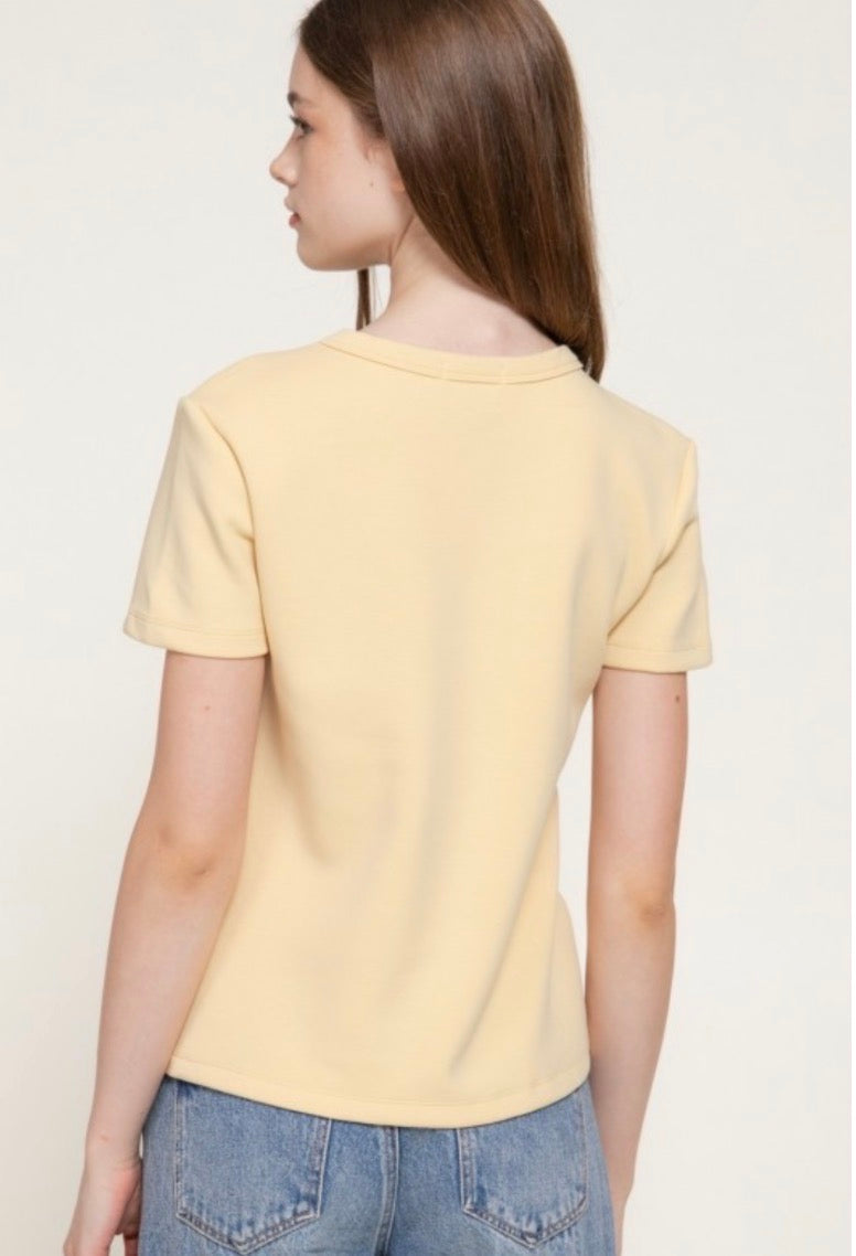 Blusa básica mantequilla