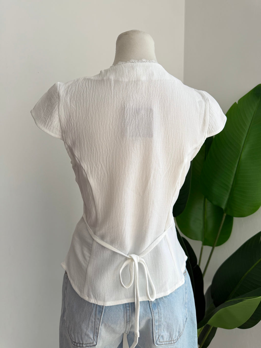 Blusa blanca con encaje