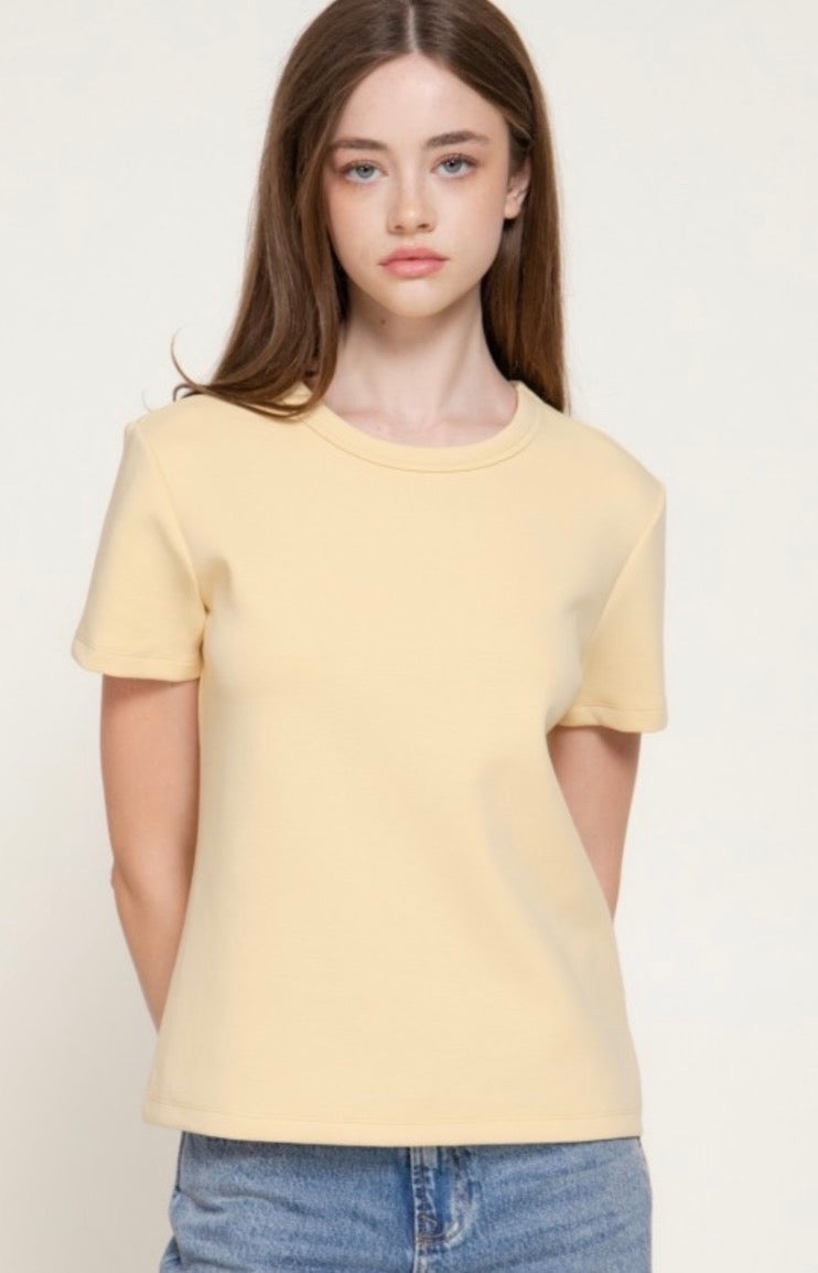 Blusa básica mantequilla