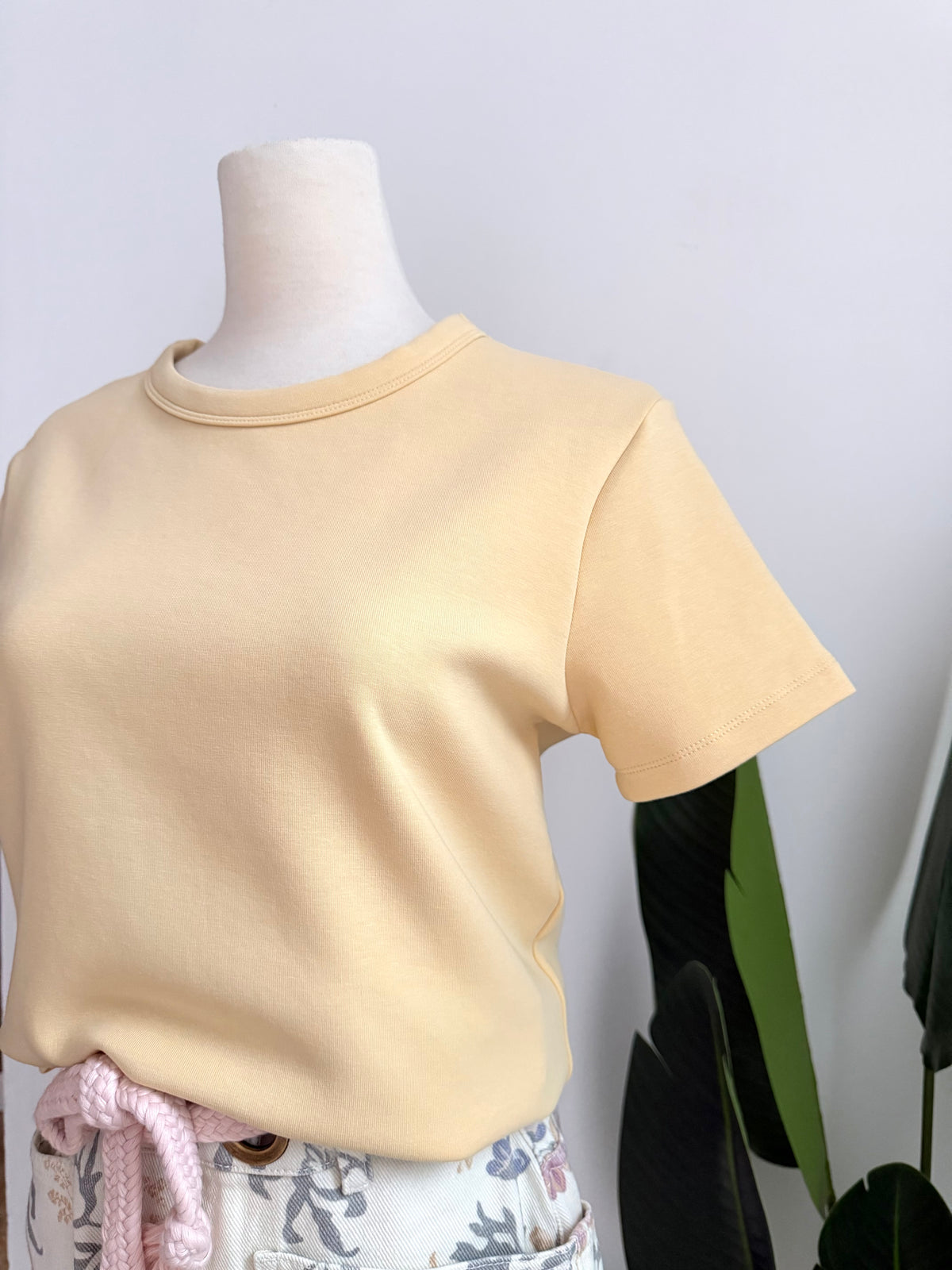 Blusa básica mantequilla